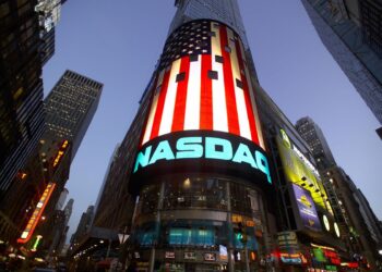 NASDAQ getiri potansiyeli %20 ve üzeri olan ve analistlerin AL önerisi verdiği piyasa değeri en yüksek teknoloji şirketleri
