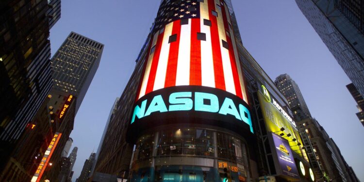 NASDAQ getiri potansiyeli %20 ve üzeri olan ve analistlerin AL önerisi verdiği piyasa değeri en yüksek teknoloji şirketleri