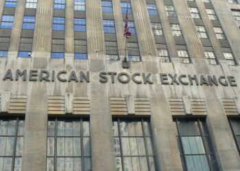 S&P 500’de piyasadaki analistlerin sat önerisi vermediği ve %40 üzeri getiri potansiyeli olan şirketler