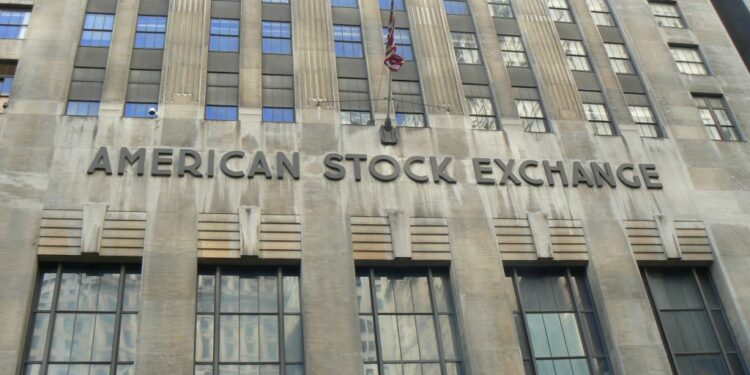 S&P 500’de piyasadaki analistlerin sat önerisi vermediği ve %40 üzeri getiri potansiyeli olan şirketler