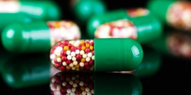 S&P 500’de sağlık teması ile bakıldığında öne çıkan şirketlerin analist hedef fiyatları ve benzerlerine göre iskonto oranları