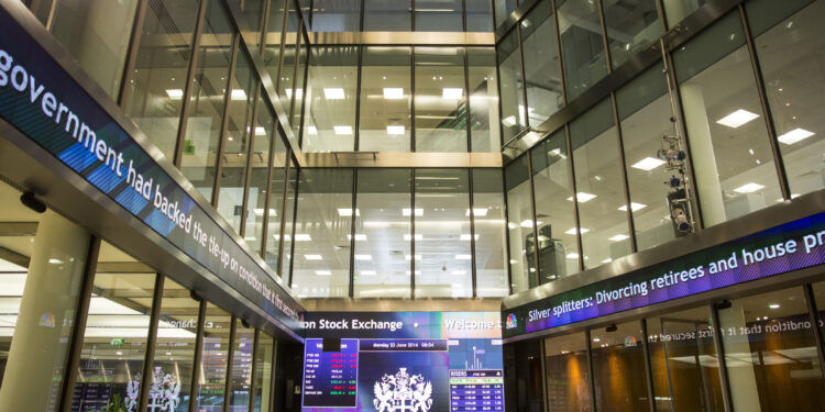 İngiltere’de pozitif ayrışan iletişim sektörü hisseleri ve potansiyel getiri oranları