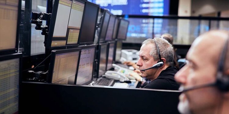 BIST’de 2023 FAVÖK marjı en yüksek ve 2023 F/K’sı 10 altında beklenen şirketler