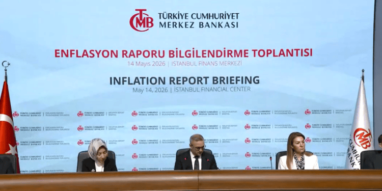 TCMB enflasyon tahminini 8 puan yükselterek piyasaya yaklaşıyor
